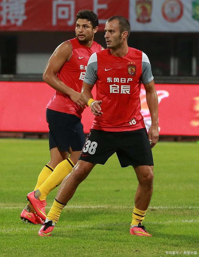 包含广州队发布备战花絮；今晚内部沟通；意甲任务艰巨；轮换策略成焦点的词条