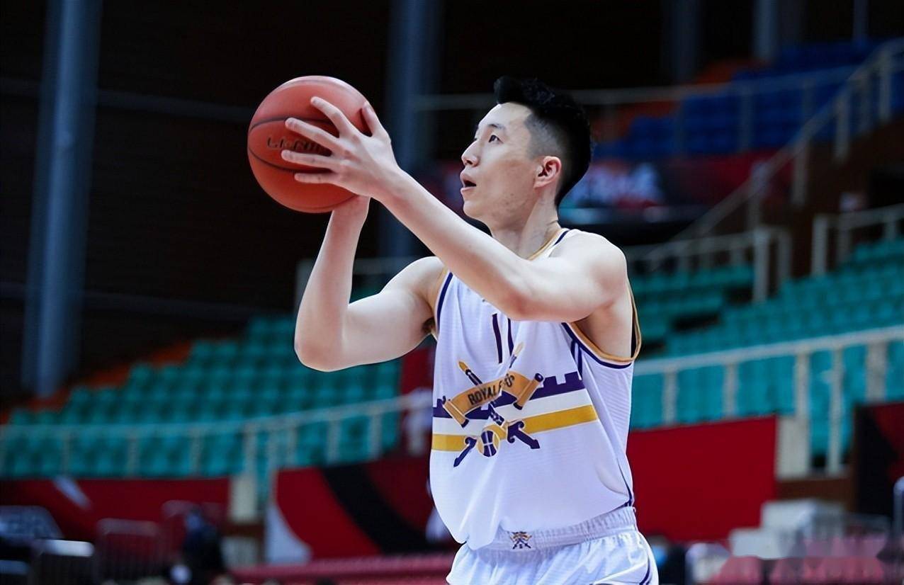 关于斯图加特加时末段复出首秀，志在CBA季后赛名次提升，态度坚定，轮换策略成焦点的信息