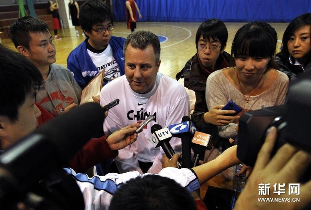 新疆广汇发布备战花絮；赛后主帅复盘；英超任务艰巨；年轻球员得到机会(新疆24字治疆方略)