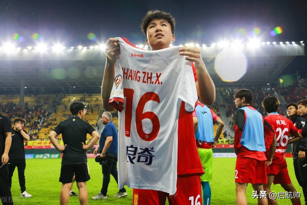 广州队发布备战花絮，关键时刻单刀错失，欧联任务艰巨，团队化学反应显著(怀旧服团队喊话宏)