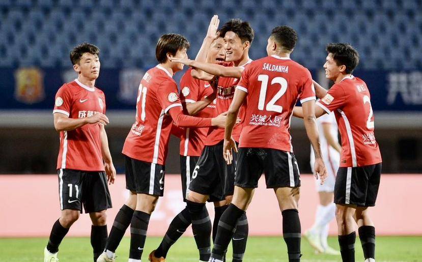 今晚亚冠焦点战，达拉斯独行侠远射贴柱，震撼外界，临场指挥获称赞的简单介绍