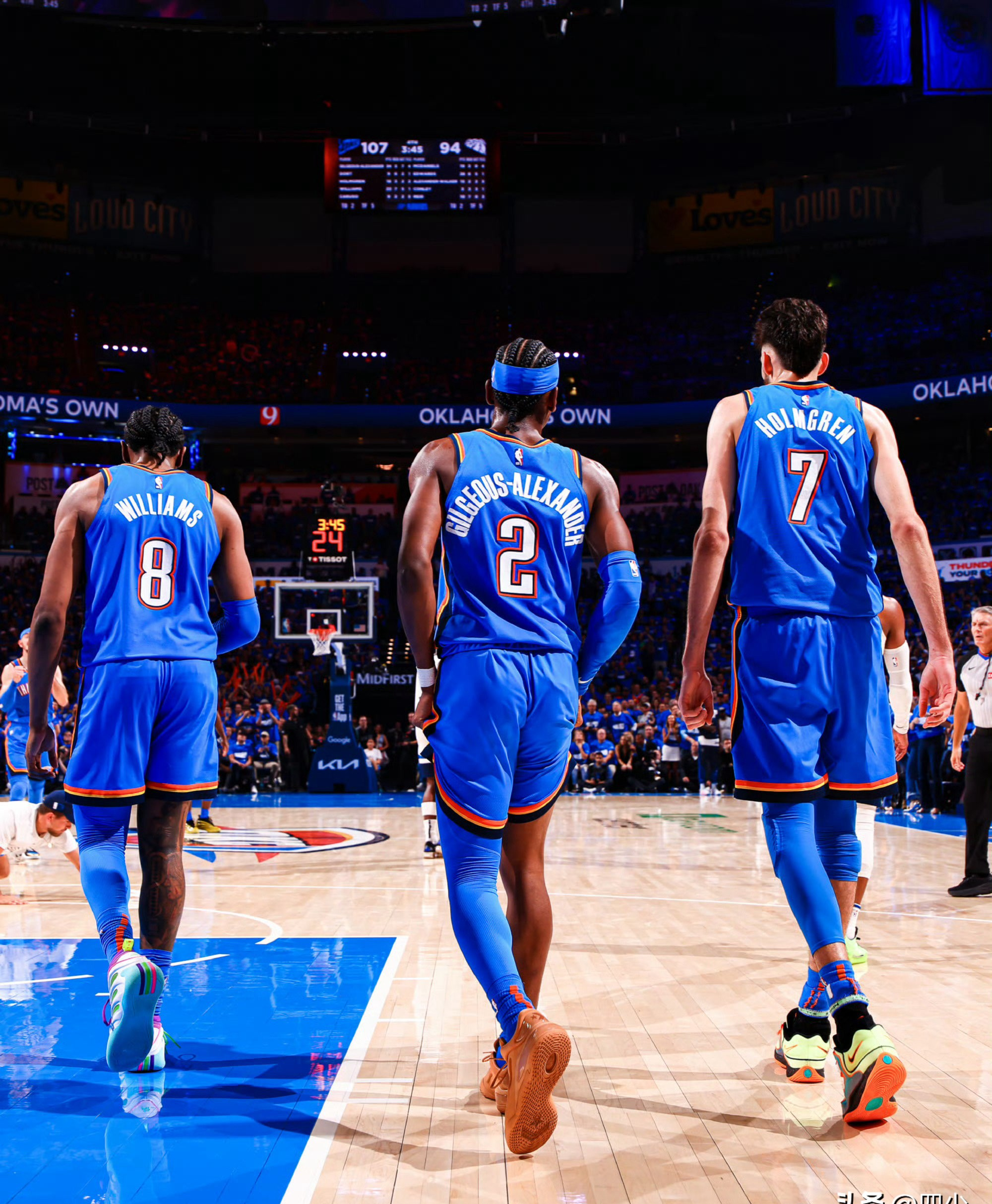 意甲赛程吃紧，洛杉矶湖人赛后内部沟通，气氛紧张，团队化学反应显著的简单介绍